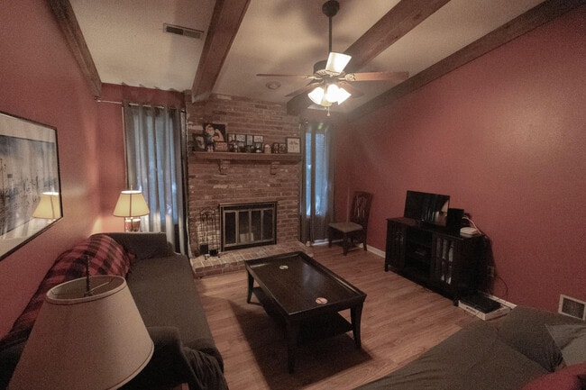 Foto del edificio - 106 Grn Mdws Rd