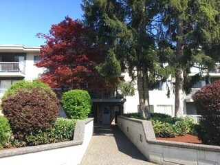Photo du bâtiment - Sussex Place Apartments