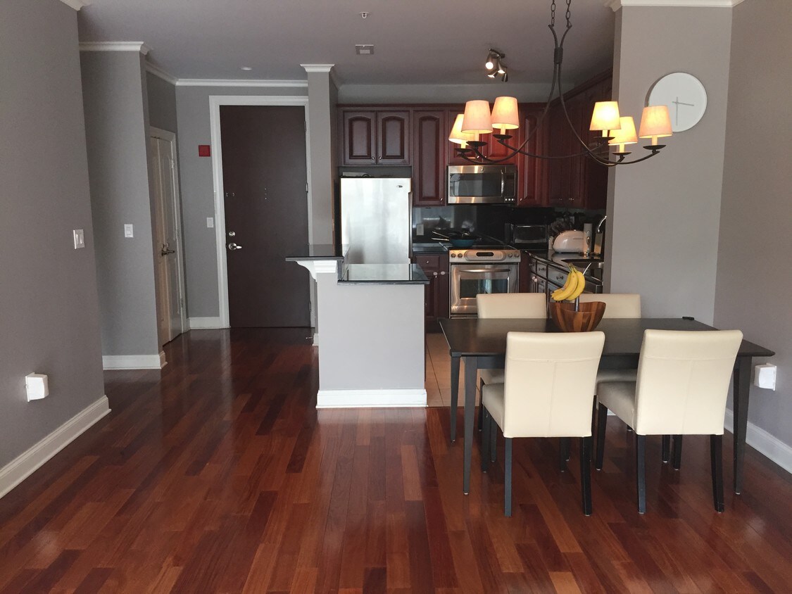 Foto principal - 22 Avenue At Port Imperial Ave