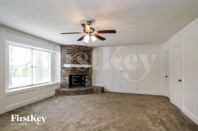 Foto del edificio - 24106 Creekview Dr