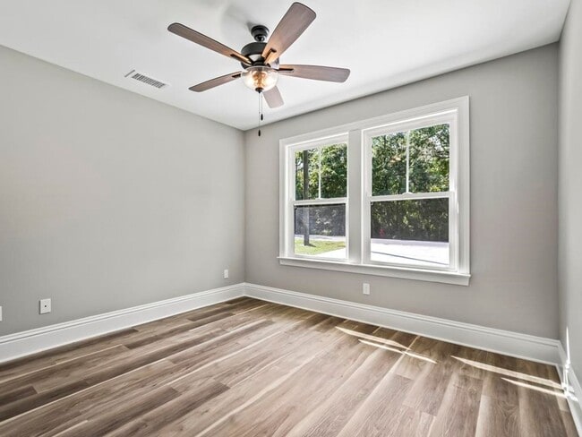 Building Photo - 4-Bedroom Available in Wakulla Gardens