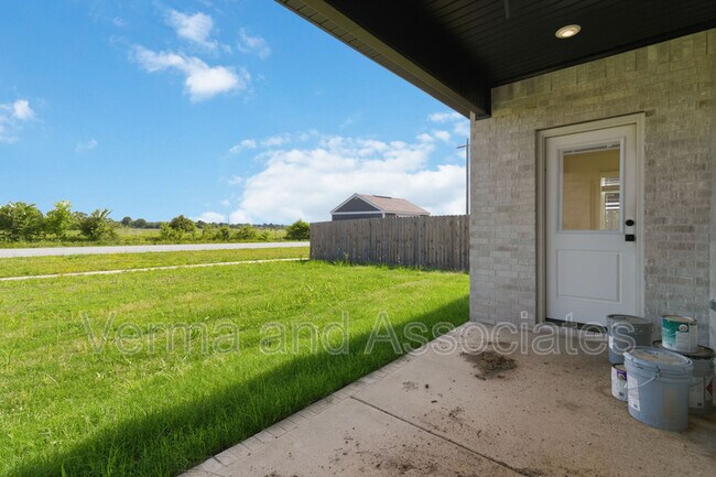 Building Photo - 970 Trestle Ln