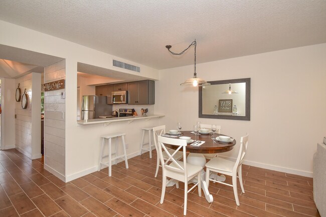 Foto del edificio - 360 Brackenwood Cir