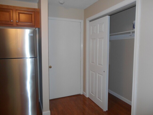Foto del edificio - Londonderry Garden Condo- Available NOW!