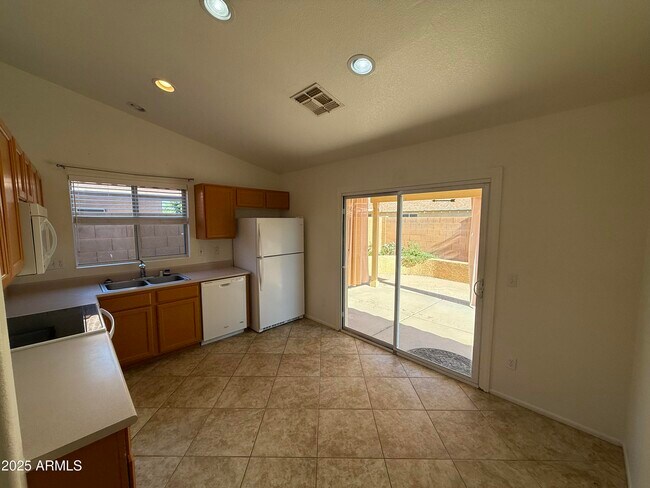 Foto del edificio - 2387 E Winchester Pl