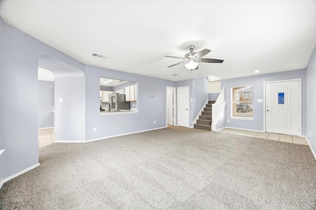 Foto del edificio - Spacious three-bedroom two bath with loft area