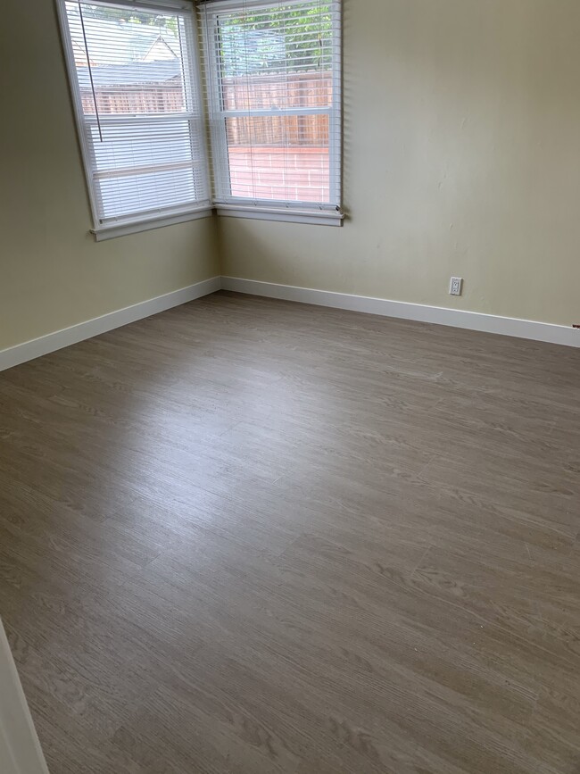 Foto del edificio - 6645 Blewett Ave