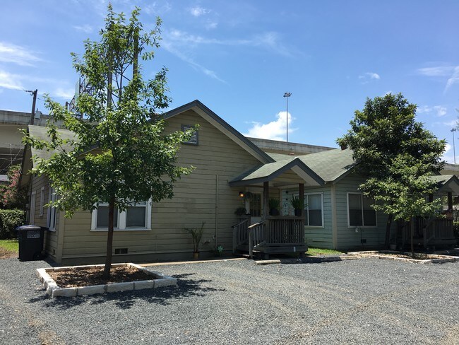 Foto del edificio - 713 E Elmira St