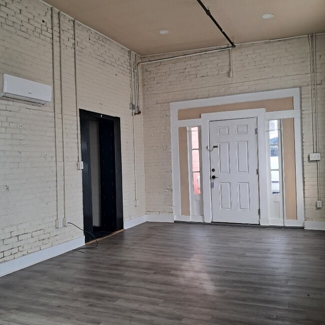 Building Photo - 632 Roanoke Ave