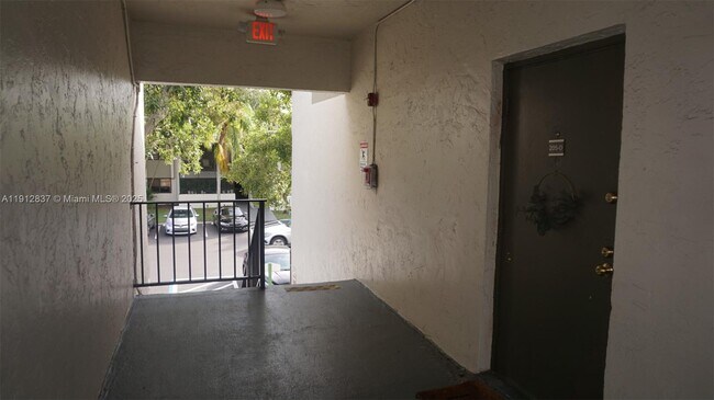 Foto del edificio - 7953 SW 104th St