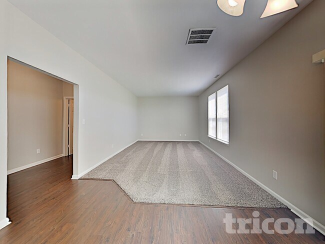 Foto del edificio - 2345 Cedarmill Dr