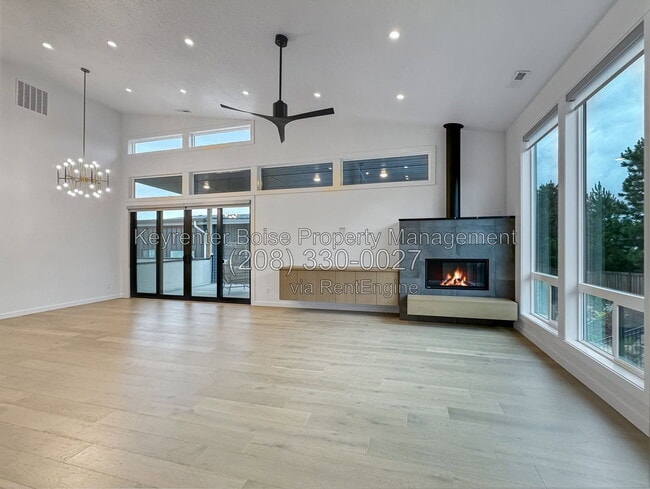 Building Photo - 6968 E La Cuesta St