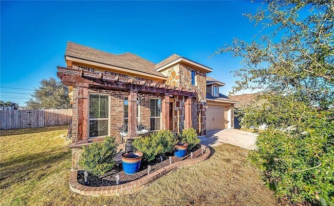 Foto del edificio - 3701 Castleton Dr