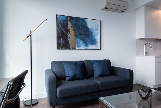 Building Photo - 1442 Avenue Overdale