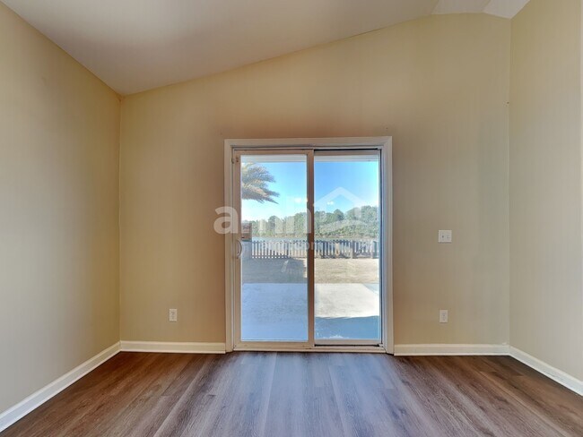 Foto del edificio - 116 Spring Lakes Dr