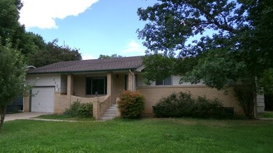 Building Photo - 1132 Ponderosa Dr