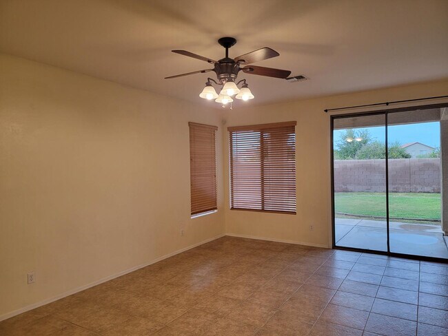 Foto del edificio - 3562 E Meadowview Dr