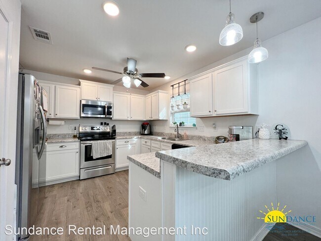 Foto del edificio - 5 br, 2.5 bath House - 448 Eisenhower Drive
