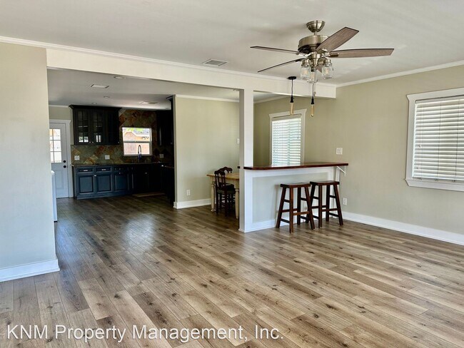 Foto del edificio - 3 br, 2 bath House - 24301 Eshelman Ave