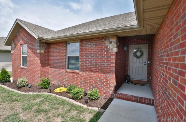 Building Photo - 1230 N Cardinal Ave
