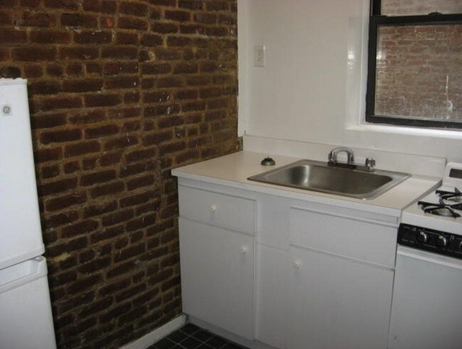 Foto del edificio - 62 W 10th St