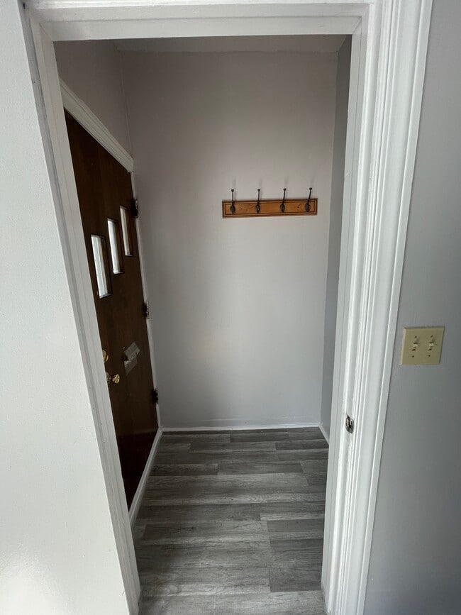 Unit 1 - Foyer - 2733 N Ridgeway Ave