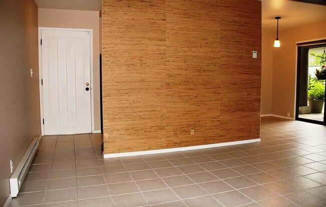 Foto del edificio - Ideally Located 2 Bed 1 Bath Bellevue Condo!
