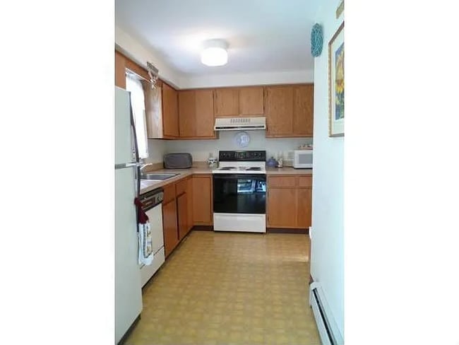 Building Photo - 204 Foxcroft Cir