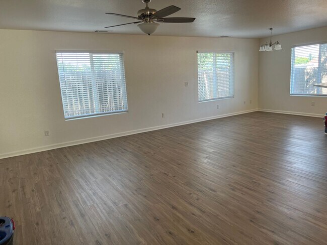 Foto del edificio - Must See! 3 bedroom home