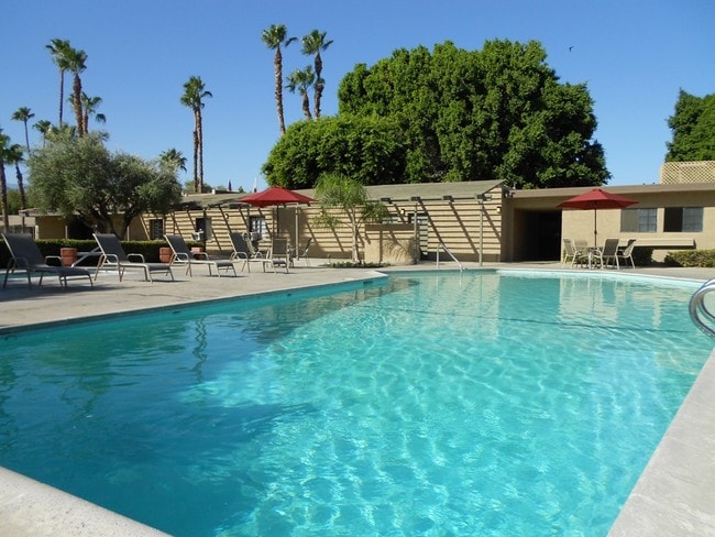 Desert Fountains At Palm Apartments Ca Building Photo Desert Fountains At Palm