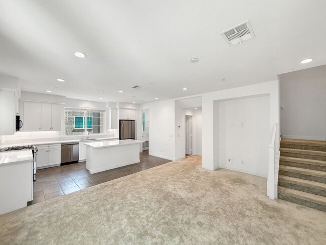 Building Photo - Newly Constructed 2B/2.5BA Townhome in Esc...