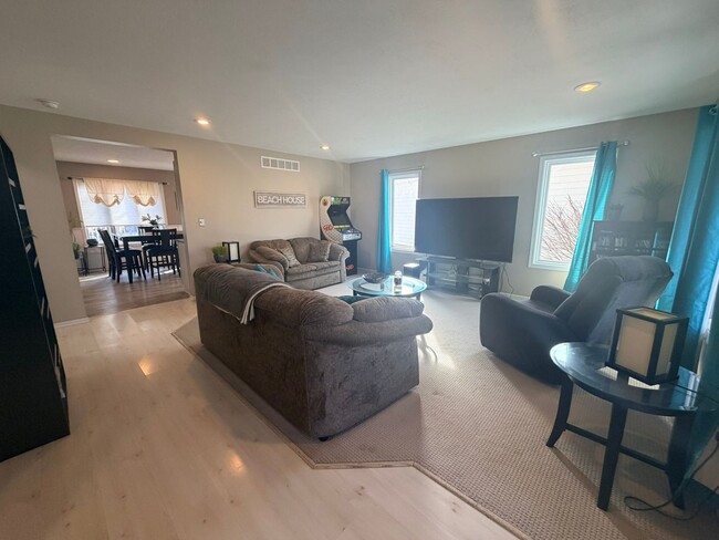 Building Photo - Furnished house for rent