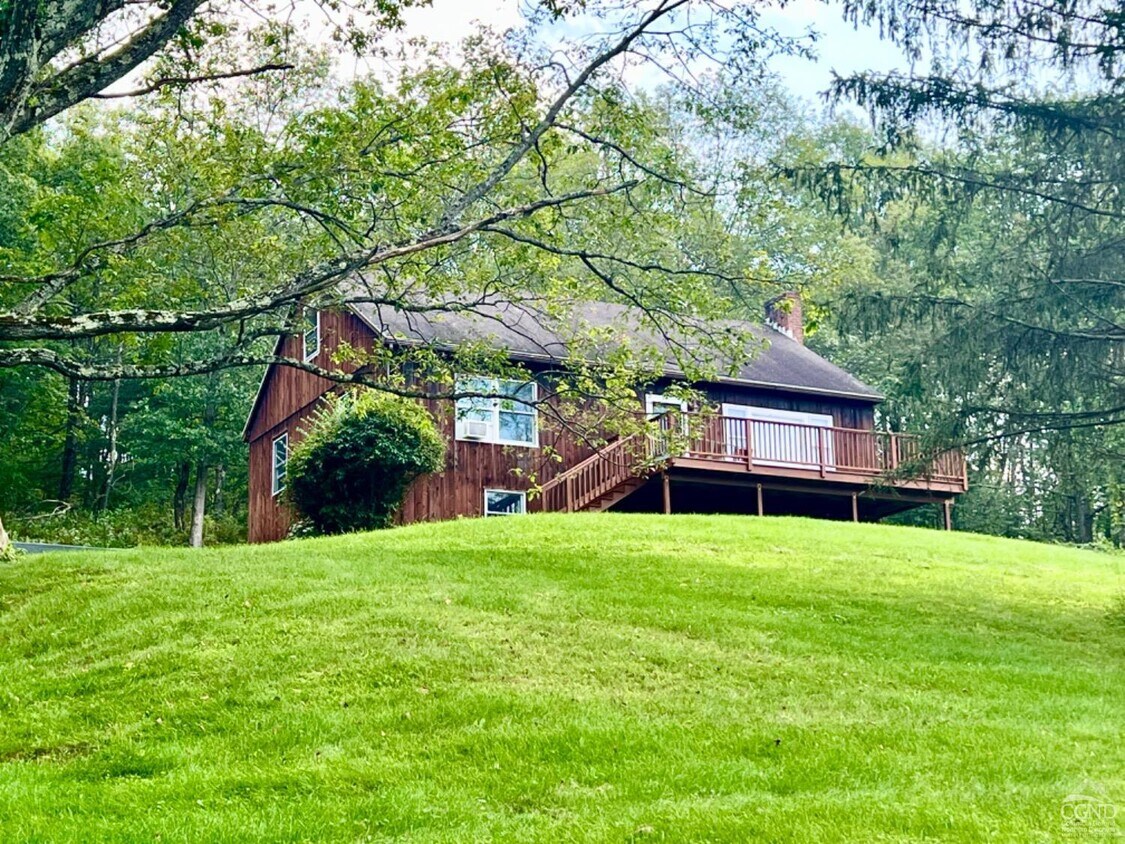 Primary Photo - 71 Westview Dr