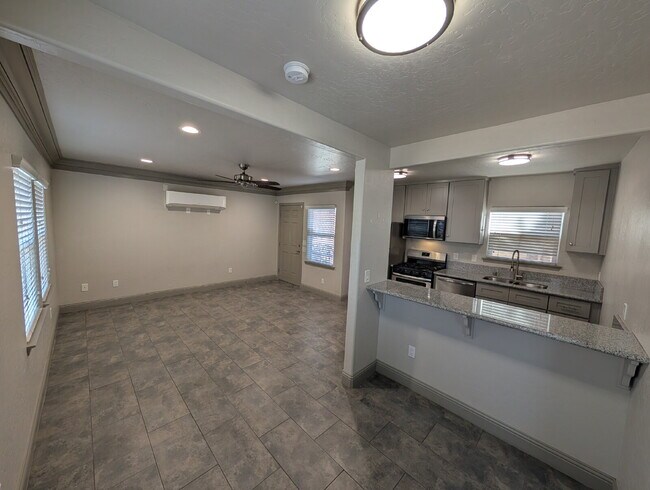 Foto del edificio - 935 E Divisadero St