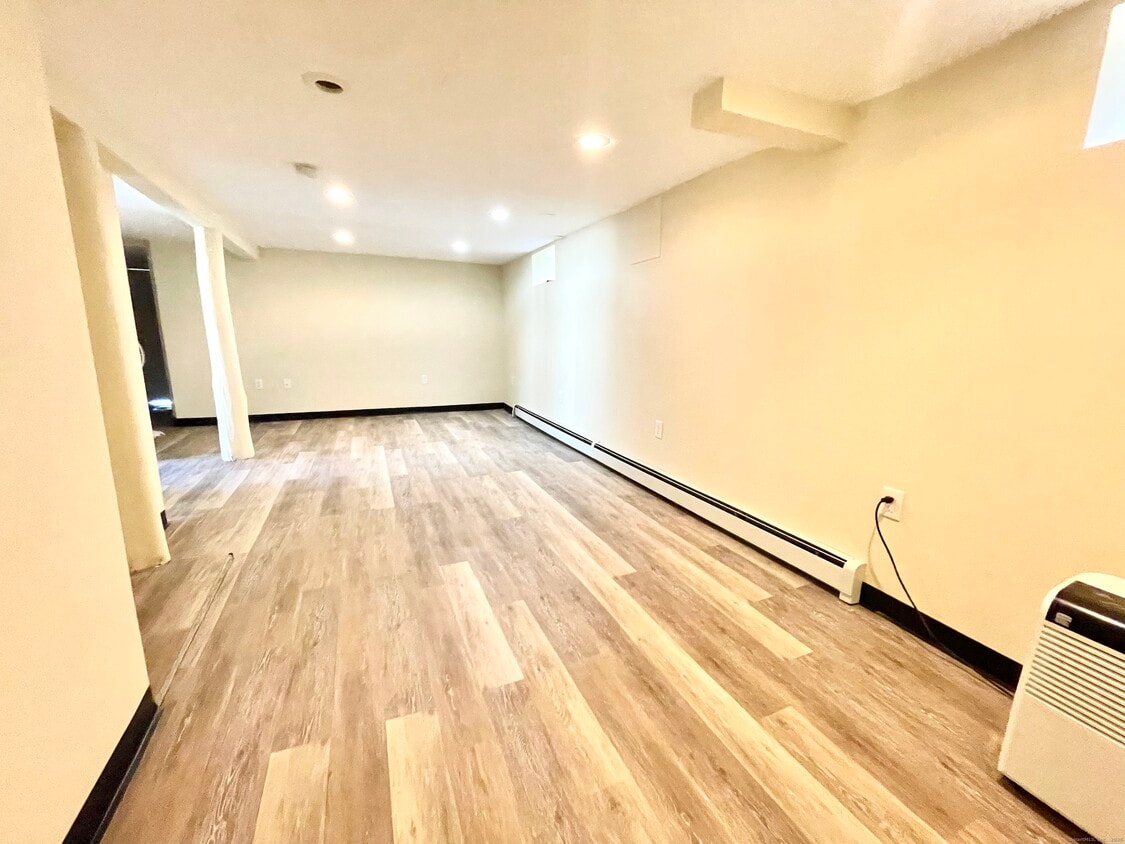 Foto principal - 129 Highland Ave