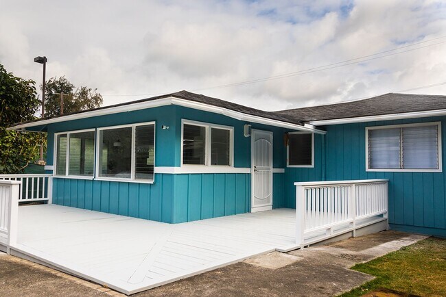 Building Photo - Oceanfront Malaekahana 3 bed / 2 bath Renovated Home