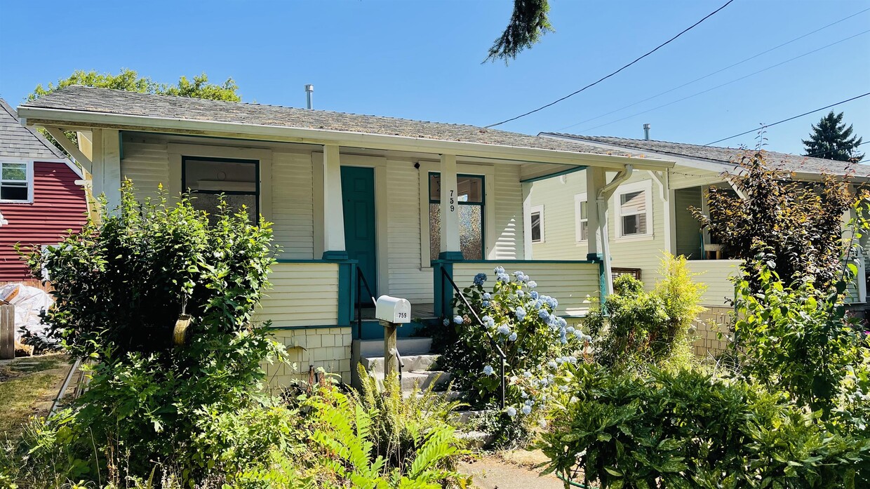 Primary Photo - 759 NW Tyler Ave