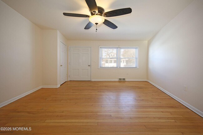 Building Photo - 8 Viola Ave