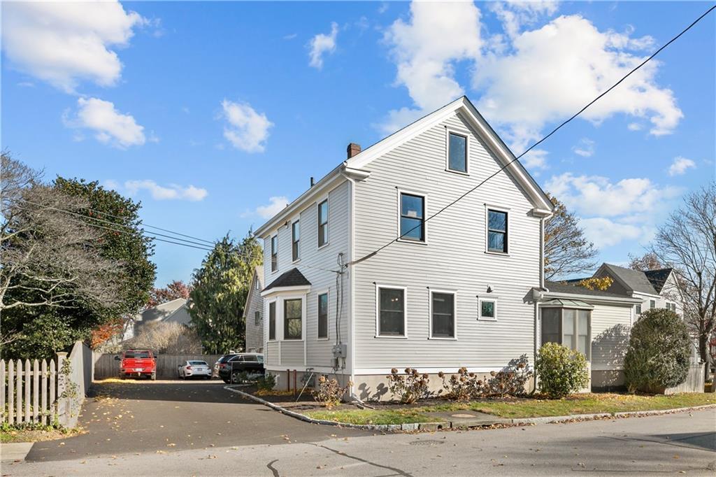 44 Whitwell Ave Unit 1, Newport, RI 02840 Room for Rent in Newport