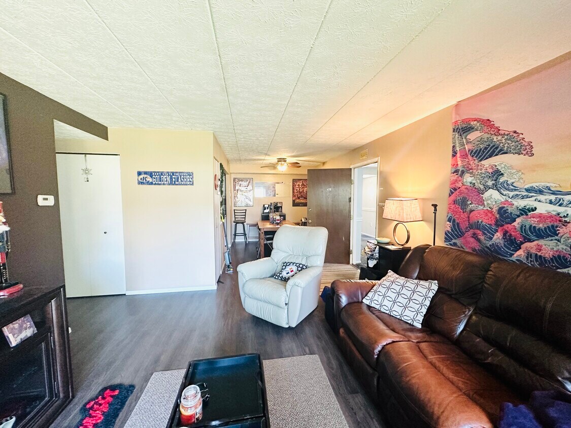 Building Photo - 422 Fleeter Ct