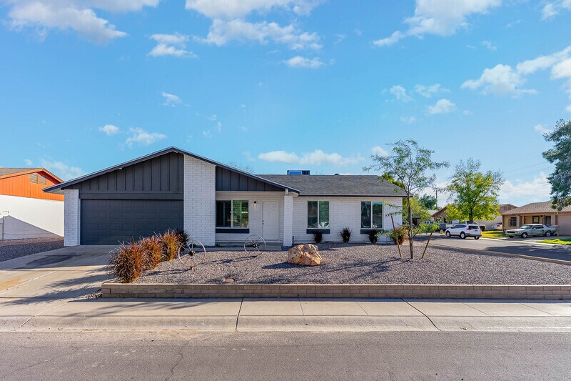 9011 N 63rd Ln, Glendale, AZ 85302 House for Rent in Glendale, AZ