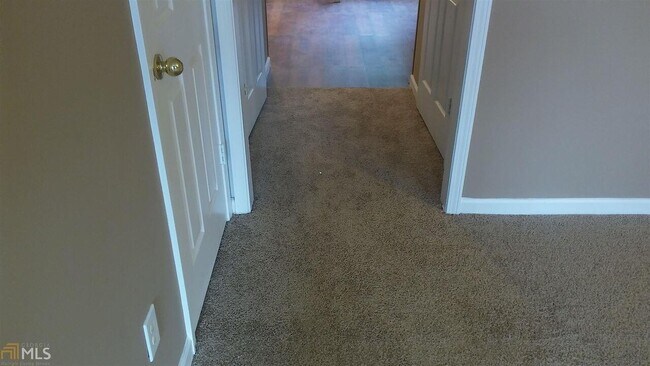 Foto del edificio - 1652 Hallmark Hills Dr