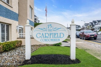Building Photo - 15 Garfield Ave