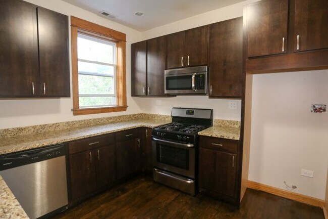 Building Photo - 2649 N Sacramento Ave