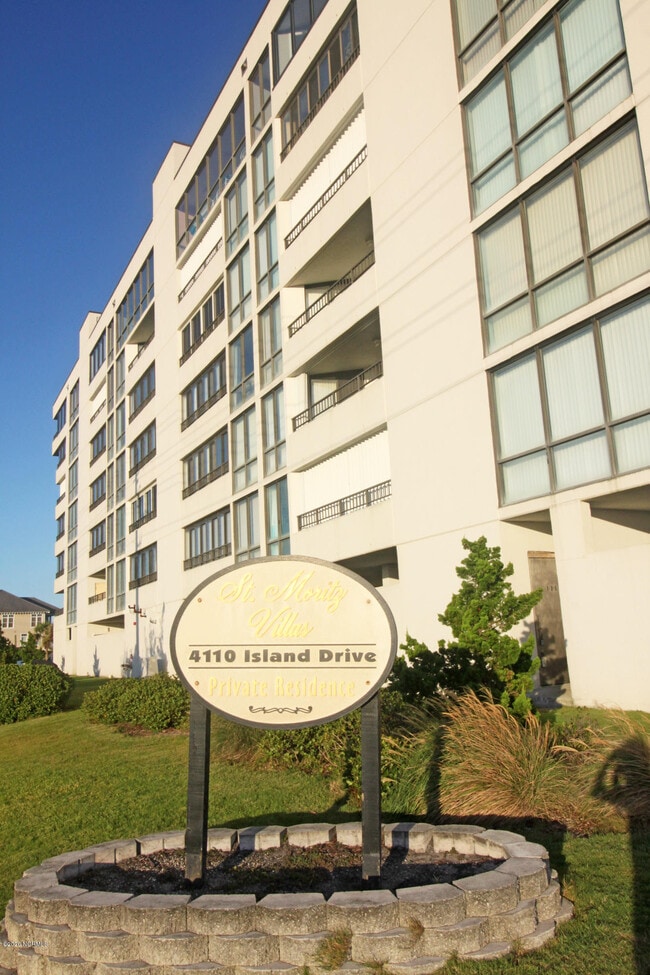 Building Photo - 4110 Island Dr