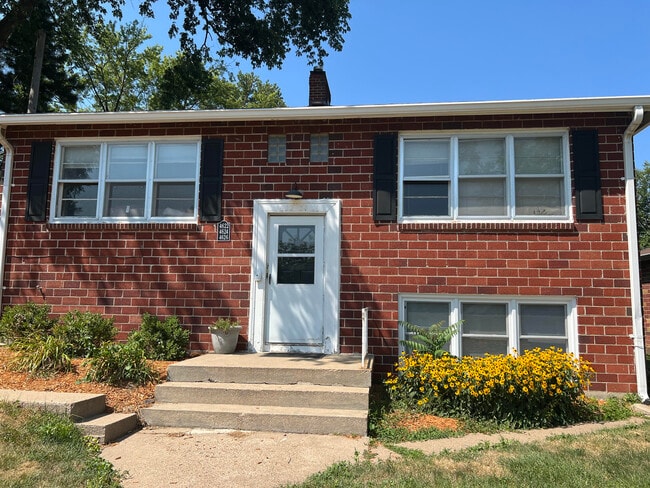 Building Photo - 4622 Cass St