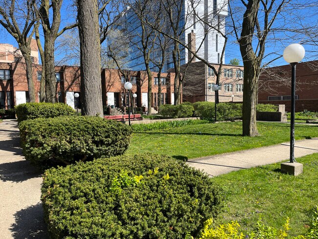 Foto del edificio - 5221 S Kimbark Ave