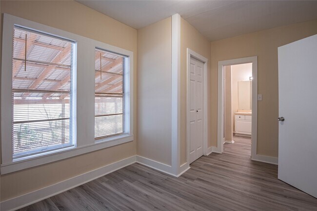 Foto del edificio - 308 Kelley Blvd