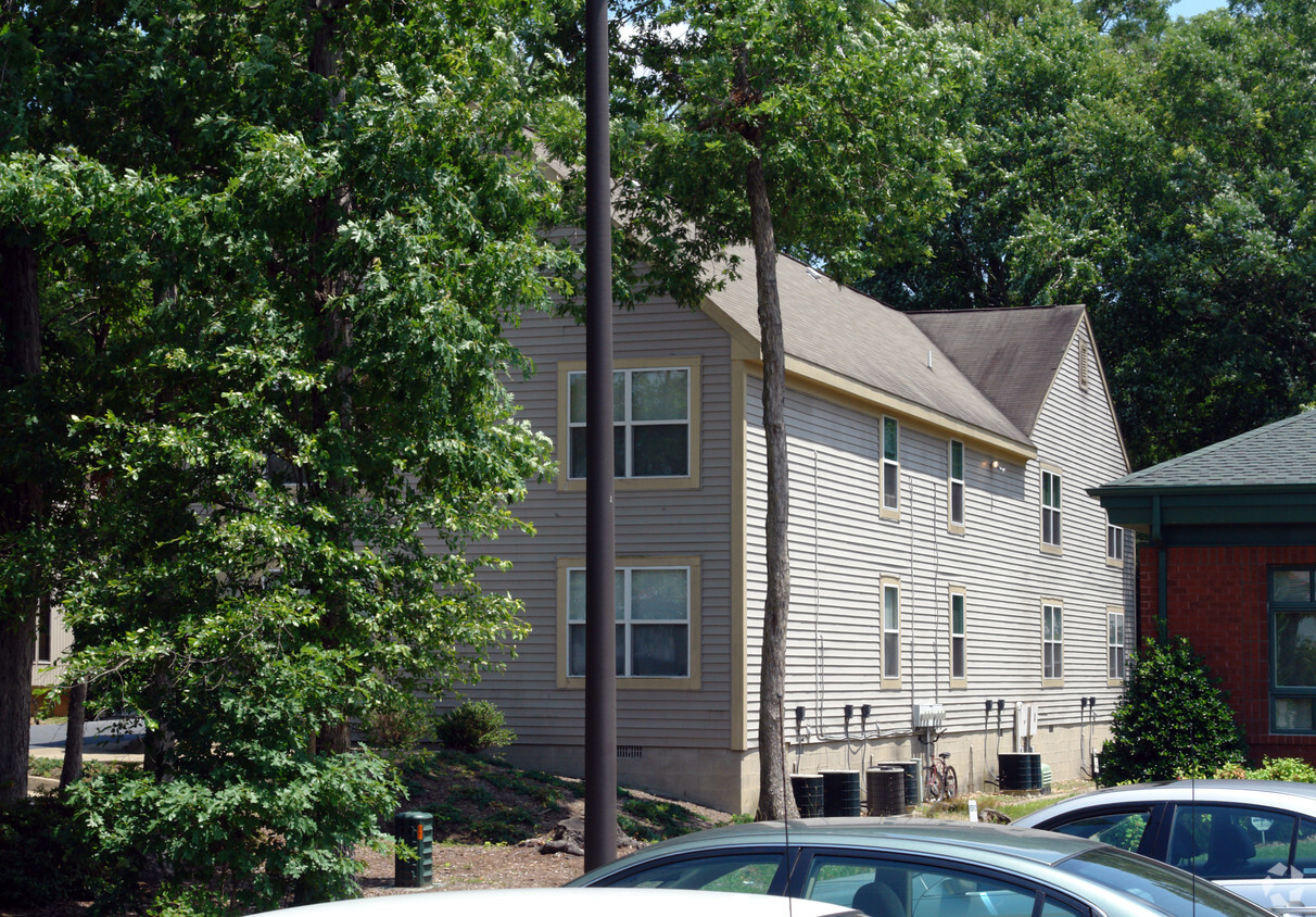 Building Photo - 752 McGuire Pl