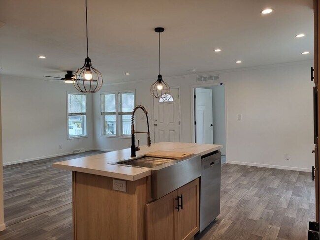 Foto del edificio - 221 Little Peninsula Rd